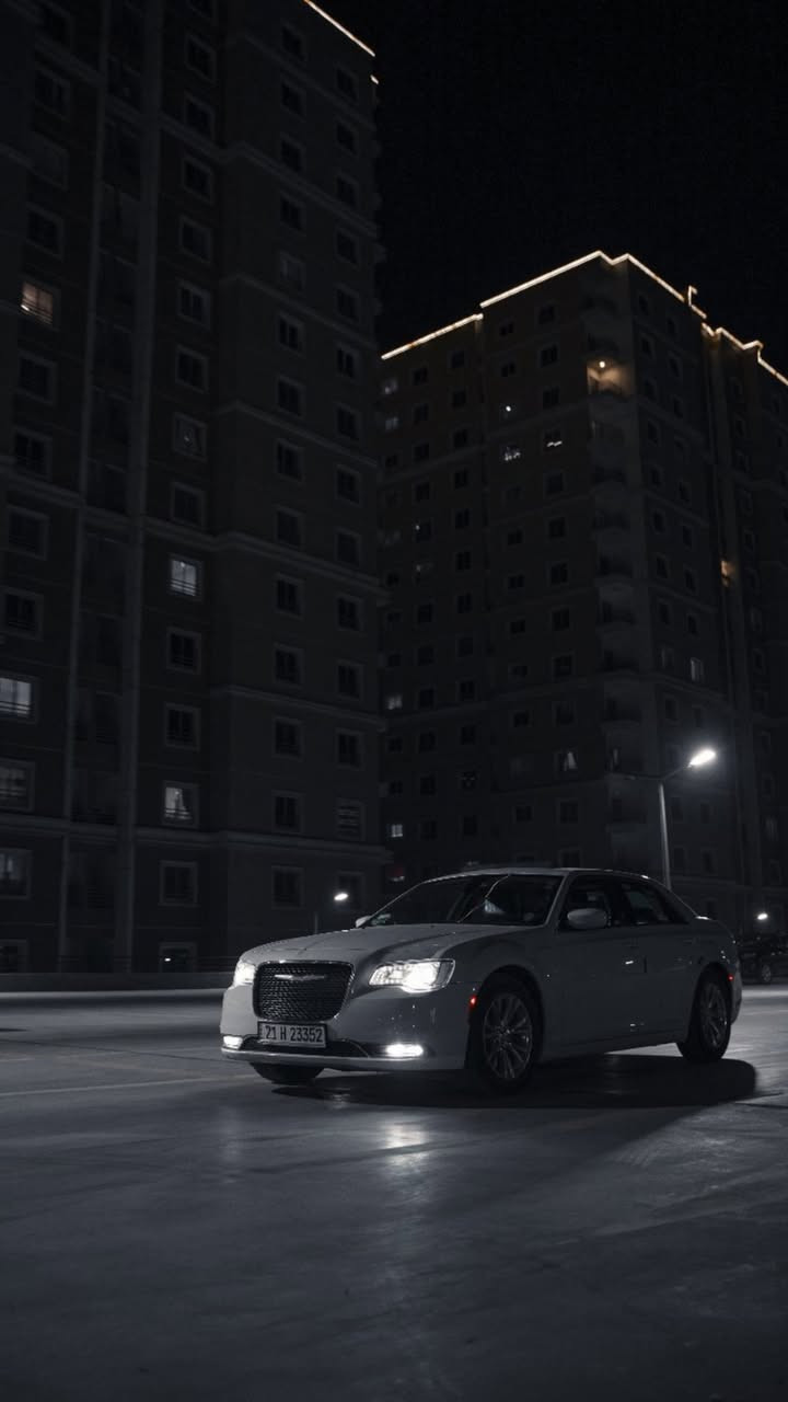 رايسلر اوباما                                                                    موديل (2017)
ماشية 55 ميل حقيقي 
فئة لمتد 
مواصفات 
كشن تدفئة 
بانورما 
كشنات جلد اسود 
سقف بيجي 
شاشة كبيرة 
كلين تايتل مكفولة كفالة عامة السيارة من بارد من الصبغ 
جديدة كلش 
السعر(2070) بيهة مجال بسيط حك الجية 
مكاني بغداد العامرية.
***********
