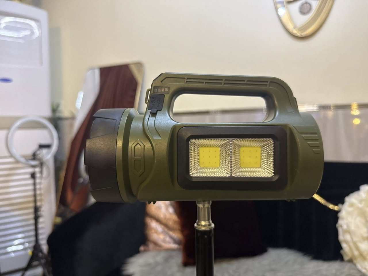 لايت عسكري شحن طاقة شمسية وشحن تايب سي كشاف جانبي ولايت بعيد المدى يرهم يتثبت على ستاند 
سعره 15 اذا مع الستاند سعره 25


**إذا كنت صاحب هذا الإعلان وتريد حذفه لأي سبب، رجاءا أرسل رسالة إلى الدعم الفني**