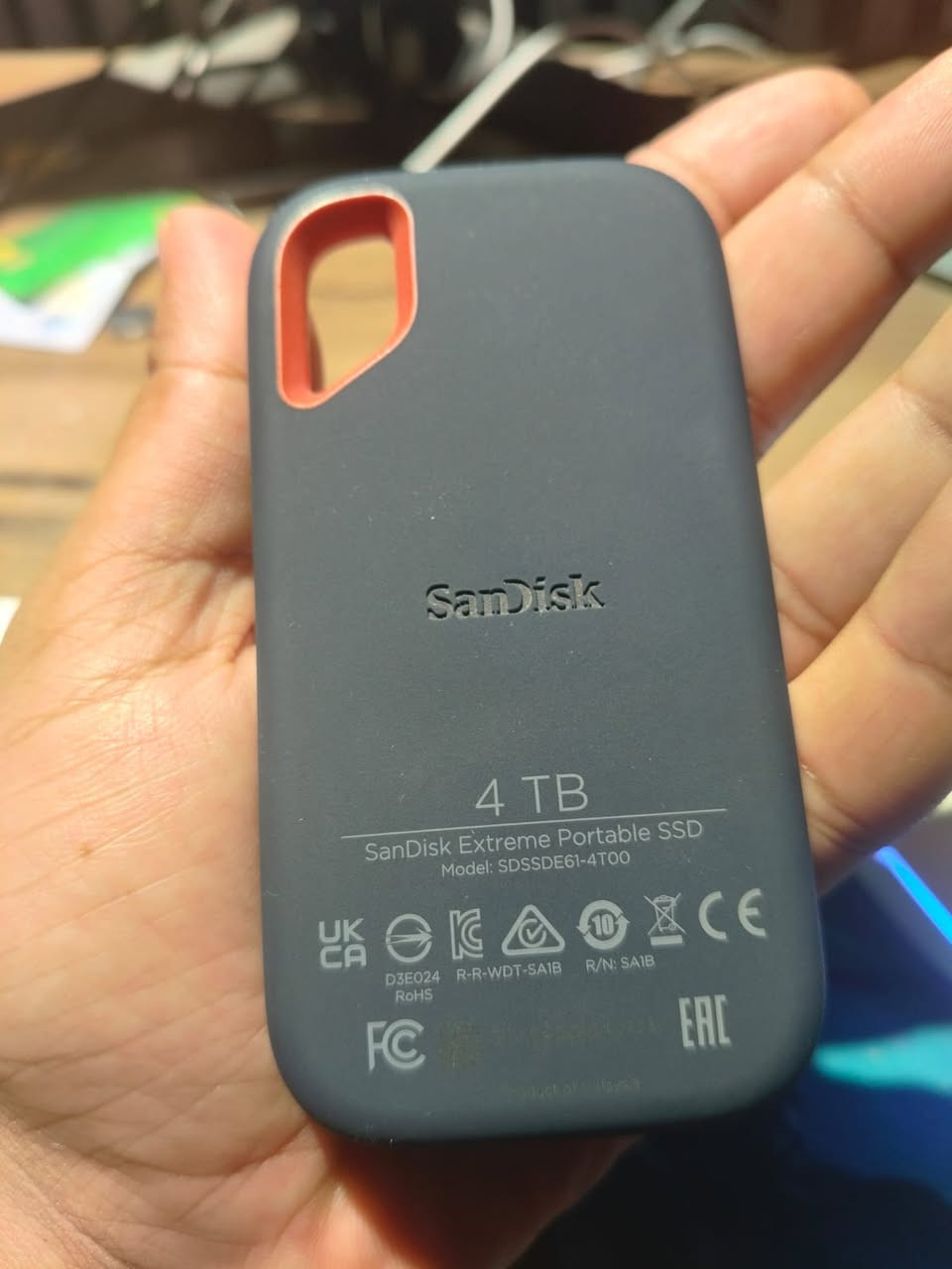 السلام عندي عندي SanDisk Extreme Portable SSD 4TB للبيع 

استخدام العاب فقط 

للبيع ب 490 الف 

نسخة الـ 2TB جاي تنباع ب 450 الف 

توصيل ماابيع تجي تفحصة يمي قبل لا تشتري 
مكاني الحرية 

***********
