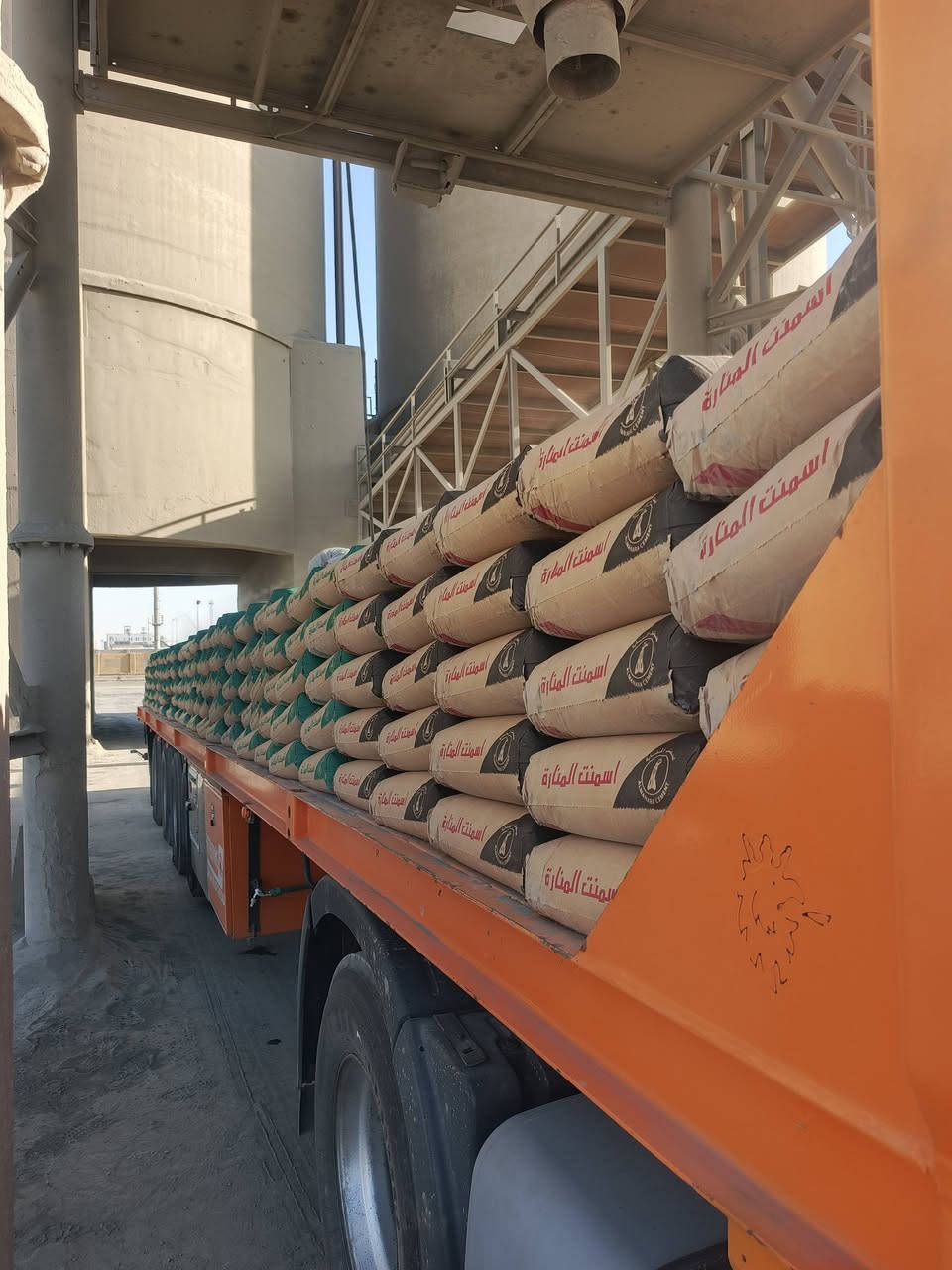 السلام عليكم عربانه اوربيه للبيع مزوج بلادي R11 تخم تاير ب80 وبيهه مجال ***********
