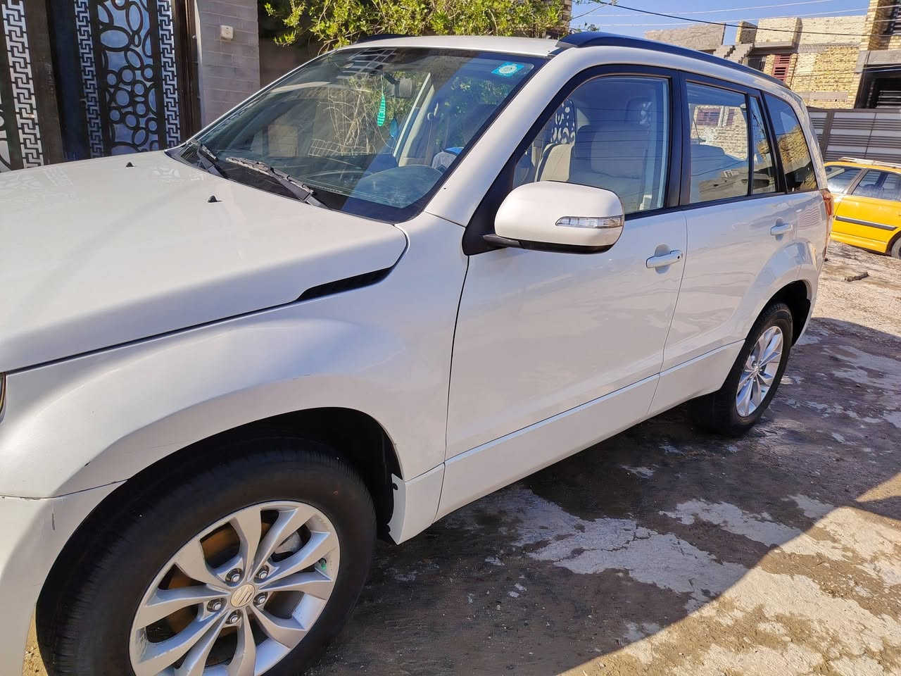 ساسوكي 2014مكينه ٤سلندر ٢٤٠٠ ماشية ١٤٠ دفع رباعي اشاير بالمري بصمه ابواب تشغيل بصمه مكفوله بيه خشم جاملغ بس باقي المواصفات معروفه رقم بابل بسمي مكان السيارة حله حي المهندسين. سعر 110   ***********٪
