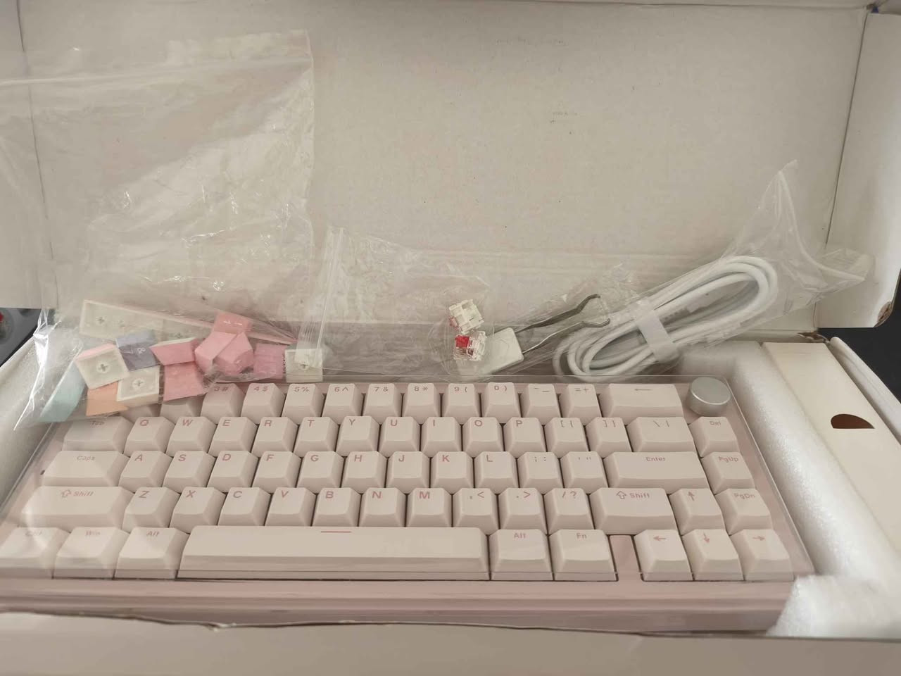 YUNZII B68 Mechanical Keyboard
واز لە کیبۆردی بازاڕی و بێ براند بهێنن، کیبۆردێکی ناوازە و دەگمەن بە نرخێکی زۆر گونجاو، نامە بنێرن بۆ زانینی نرخ🤍
♦️Tri-Mode BT5.0/2.4GHz/USB-C
♦️Red switches
♦️PBT Keycaps
♦️Hot Swappable
♦️RGB Backlit
♦️Compatible with ios/android/windows/mac السليمانية, العراق


**إذا كنت صاحب هذا الإعلان وتريد حذفه لأي سبب، رجاءا أرسل رسالة إلى الدعم الفني**