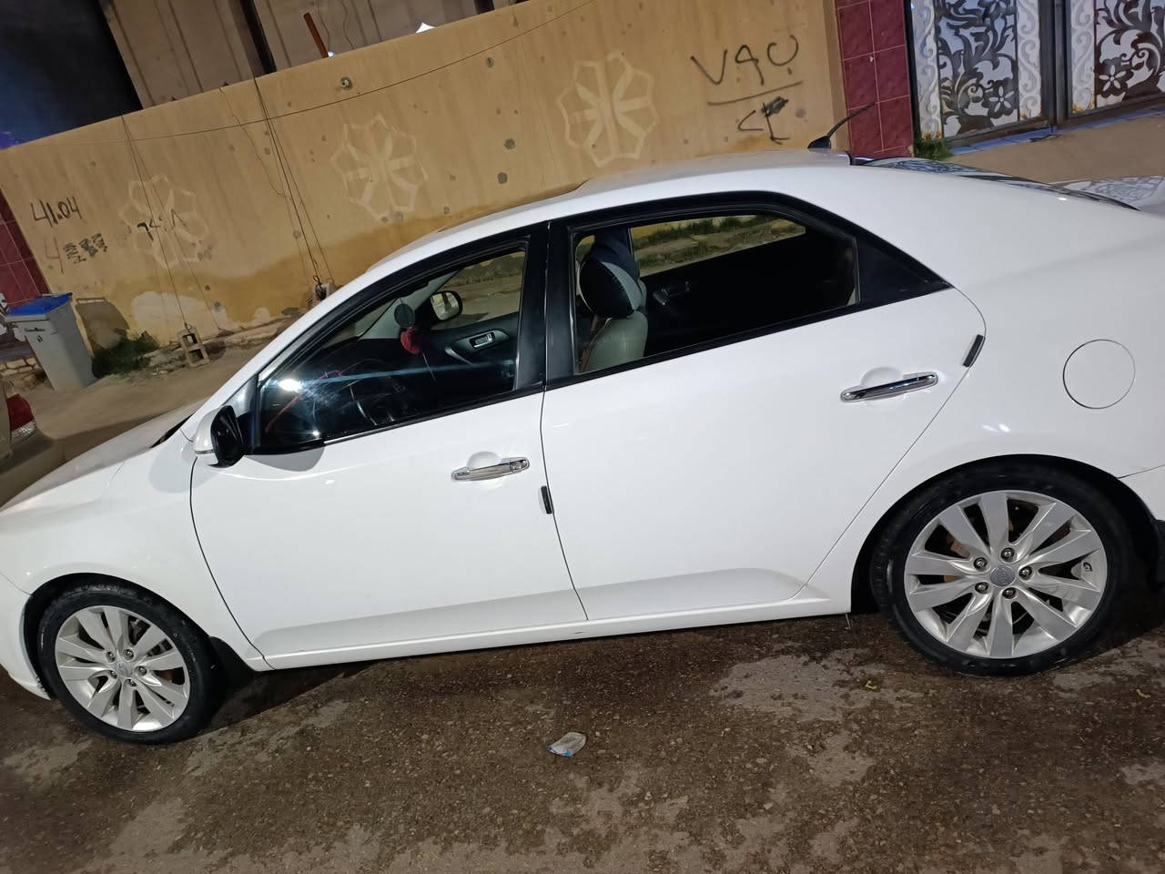 سيارتو 12 خليجي فول مواصفات ماعده بصمه
مري شفط  حساسات خلفيه اشاير مري فتحه كيج حماوه 
تبريد بيانو فول مواصفات  رقم سليمانيه بسمي
السياره جاهزة من كلشي صدر ومحرك وتايرات مانقصها اي شي
(الضرر بنيد)  ملاحضها
السعر105 لشراي وبيها مجال 
بلا زحمه المو شراي لا يتصل
مكاني الانبار الفلوجه 
***********
