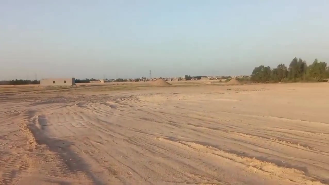 يا الله بسم الله رحمان رحيم

اللبيع .دوانم كل دونم 50 في 50 وعندي ركن علا شارعين يعني (فولل)

عادي ذا تريد منفرد أو اربعه .

 بصره خور زبير موقع استراتيجي . قرب مخيم الحسن او حسينيت زهراء. 

كهرباء بنص لكاع يعني( فول كهرباء)

منطقه بيه بيوت تنفع سكن 

وين جماعت ببساتين 

وين جماعت شاليهات 

عقد زراعي مجدد سنه 27(ليسه معوضه)

سعر جدا جدا جدا مناسب ((10 ملاين دونم لواحد)
وناس جاي تبني نسبت لبناء 50%

*********** بل نشر راسل واتساب او تتص
