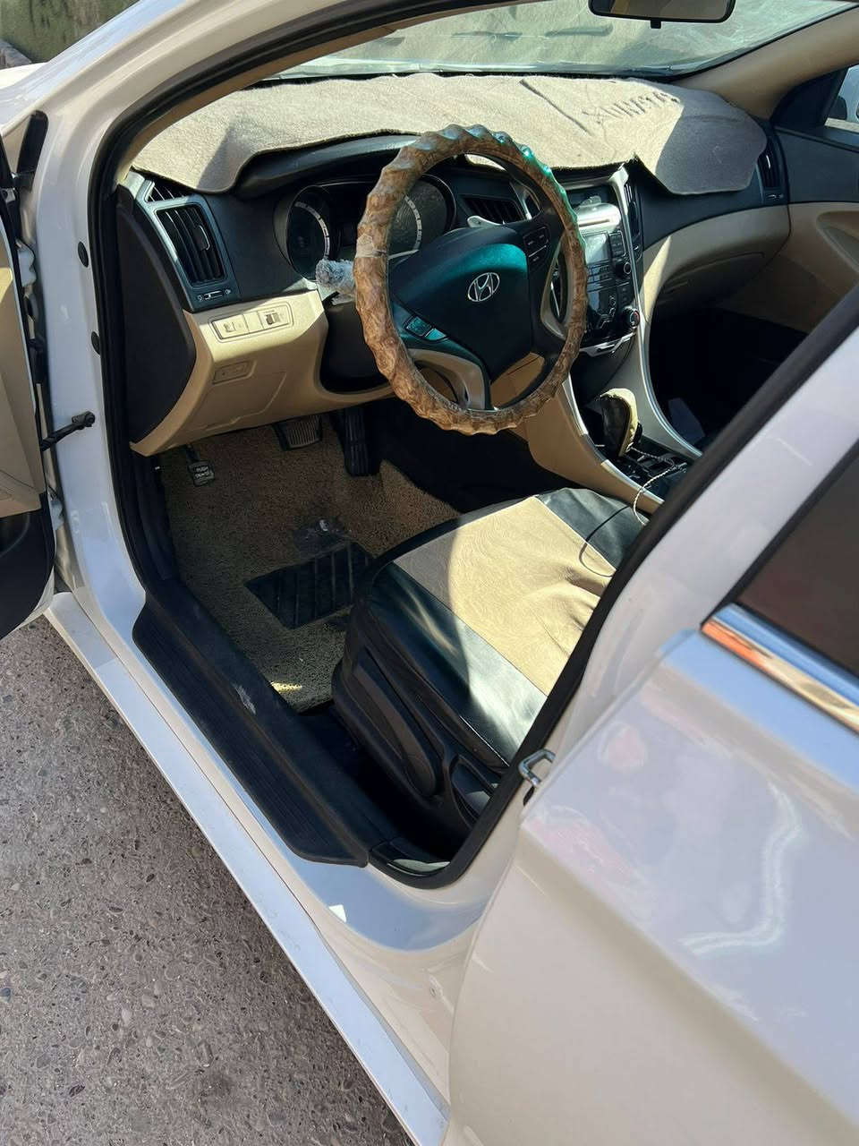 سلام عليكم سوناتا للبيع خليجي موديل 2012 سياره مقفوله كلهه ع وظع الشركه  بسمي تحويل ثاني يوم  مكاني بغداد المدائن  السعر 125 لاستفسار اتصال ع رقم ***********
