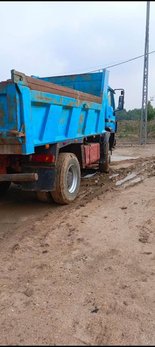 سلام عليكم البي 75 للبيع سياره جاهزه تخم تاير تبريد سنويه 2030 رقم انكليزي بسمي 
ونج بلسدر بدي مايلر مكينه V8 وكير 6 وشلعه
مكاني ناصريه شطره *********** سعر 120 وبيه مجال
