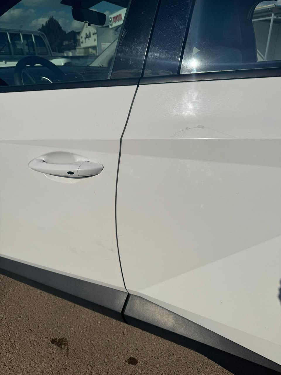 السلام عليكم
توسان 2023 للبيع 
مواصفات السيارة 
بصمة 
تشغيل عن بعد
رادار
اوتو هولد
هاند بريك كهربائي
مانع انزلاق 
شاحن لاسلكي
شاشة ابل كاربلاي واي فاي
تخم تاير امامي جديد
٣ انظمه قيادة
كشنات جلد 
بيها بارد بباب السايق واصبع بالباب اللي خلفه

***********
$21,500 وبيها مجال بسيط
