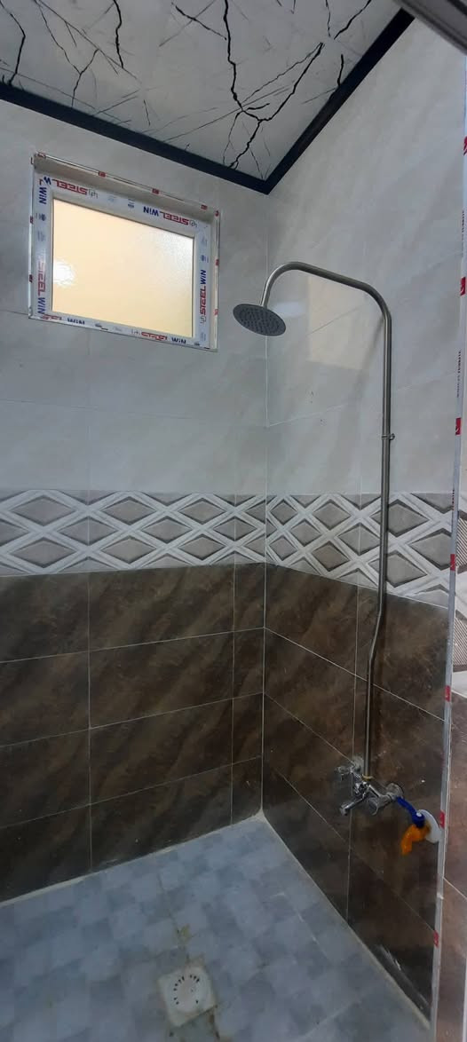 ثلاثة بيوت للبيع مساحه كل بيت 50 م 
سند طابو شرط التحويل 
غرفة نوم ومطبخ واستقبال وبيتونه 
حي الانتصار مقابل مدرسة المكارم 
سعر البيت الواحد 41 مليون
***********
