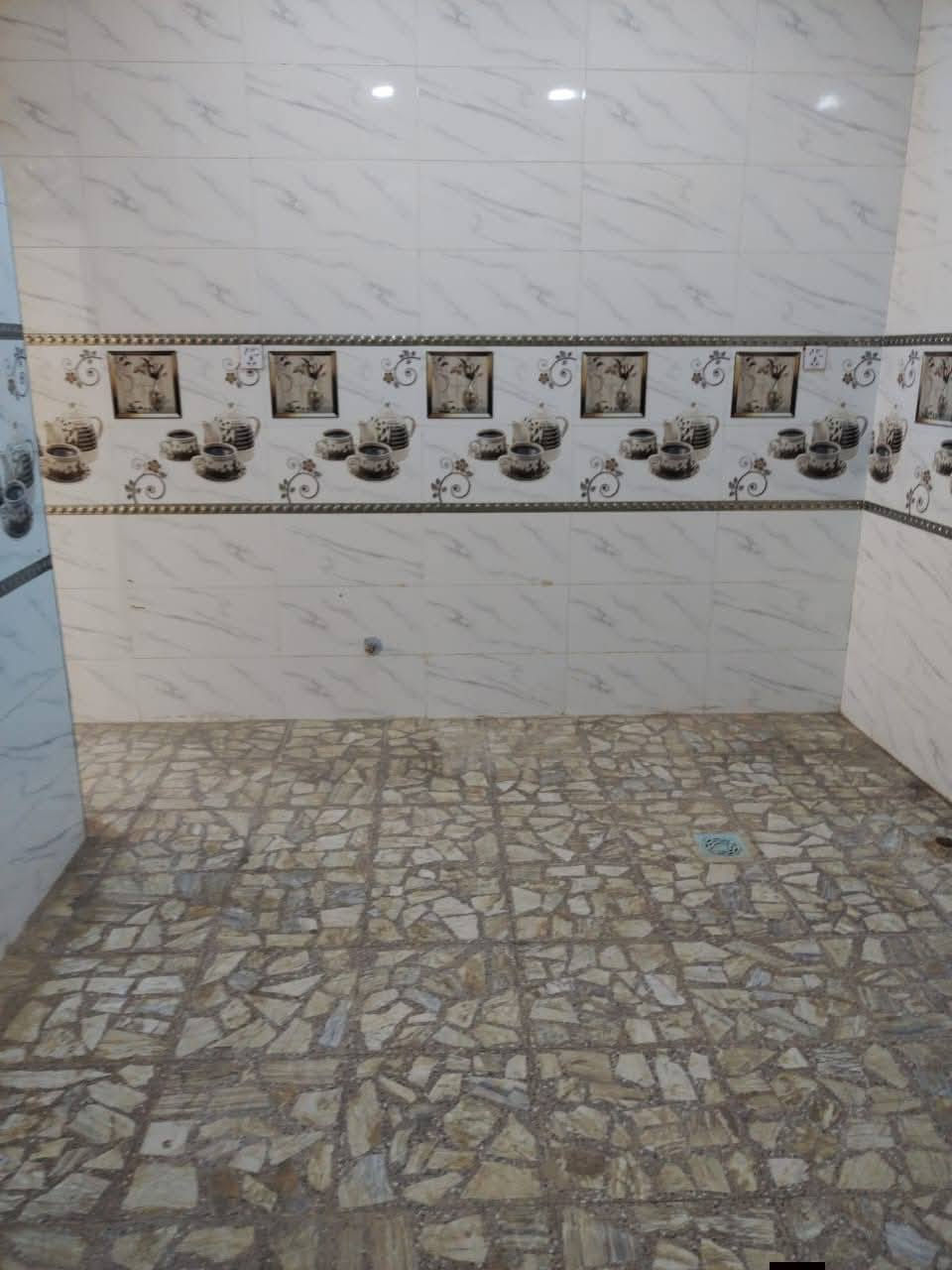 دار للايجار 100 متر طابق واحد حي النداء منطقة ال52 نظيف جدا الايجار الشهري 300 مقدمة ثلاثة اشهر أي استفسار الاتصال بالموبايل *********** او مراجعة مكتبنا الكائن شارع سلام جامعة مقابل مركز الشابندر للتجميل بإدارة سيد سالم الموسوي...
