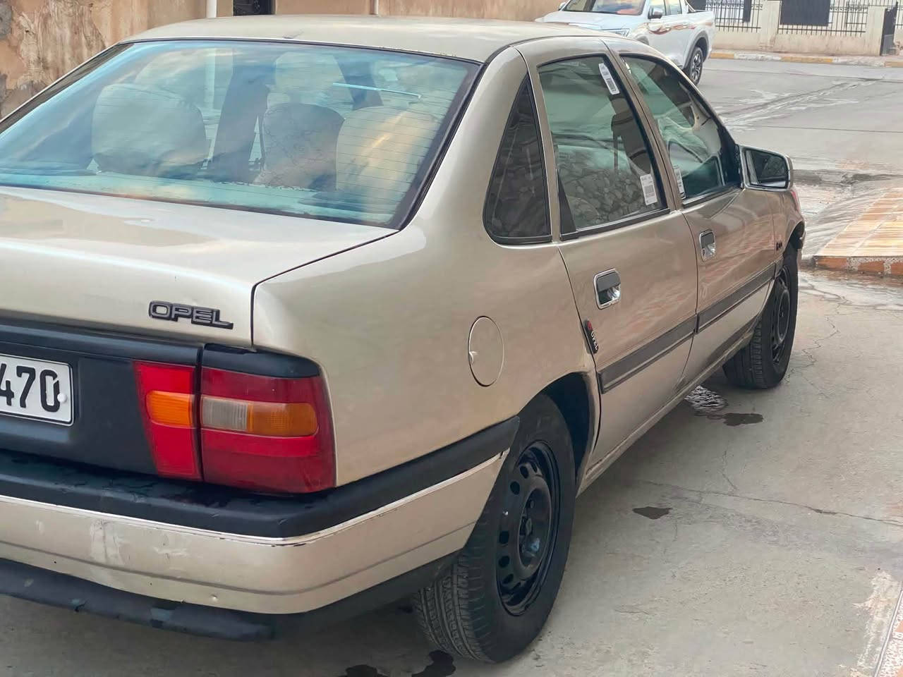 سلام عليكم اوبل فكترا موديل 1991 گیر اوتو‌ماتیک محرک 20 عشرين محرك گير بشرط صدر  امامي خلفي كلةًجديد طخم طايرات جديد سيارة مابي ربع مصرف سنوية صارلة سنه منتهي رقم اربيل دولي شرط تحويل /رقم موبايل *********** كركوك, العراق
