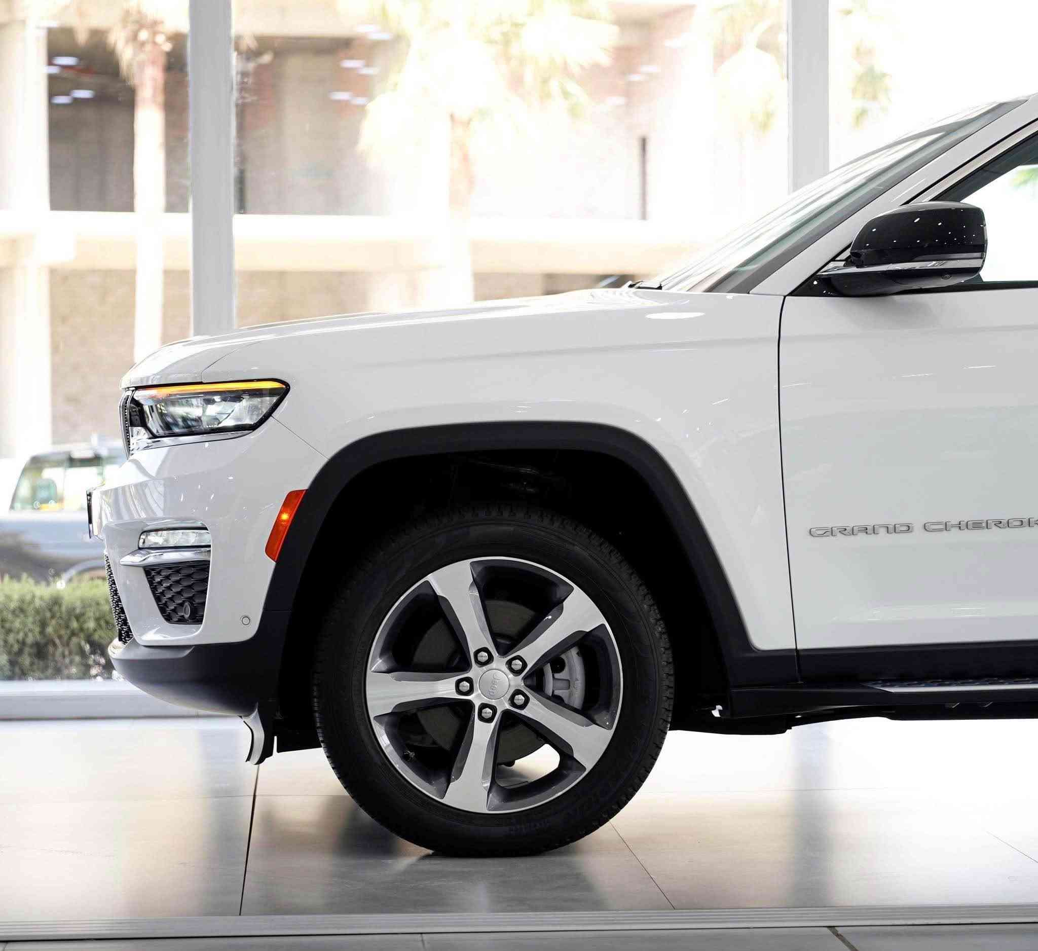 Jeep grand chiroke 2024 clean title
Full full muasafat (limited)
6 piston
9000 km roishtya
Cameray pshtawa , panorama , camera 360 , kushn sard w garm pesh w psht , 4x4 doble axle , 
*********** whats app ‘ viber 
Daway 460 ma3amalaki kam…

جیب گراند شیروکی ٢٠٢٤ کیلن تایتل
فوول فوول مواسفات (لیمیتد)
٩٠٠٠ کم ماشی
*********** واتس ئپ ، فایبر
سعر ٤٦٠$ بیها مجال بسیط أربيل, العراق
