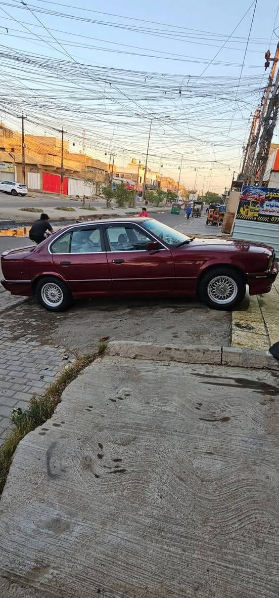 للبيع بيئم ٥٢٠ رقم بغداد انكليزي هزه جديده كير اوتو تايرات ولوياله جدد تبريد شغال مكينه مسكر بيه كم قطعه صبغ اسياره شلعه مابيها بس معدل ايخبل مكاني بغداد سعره ٥٥وبيها مجال اي استفسار الاتصال*********** فقط بيع ..
