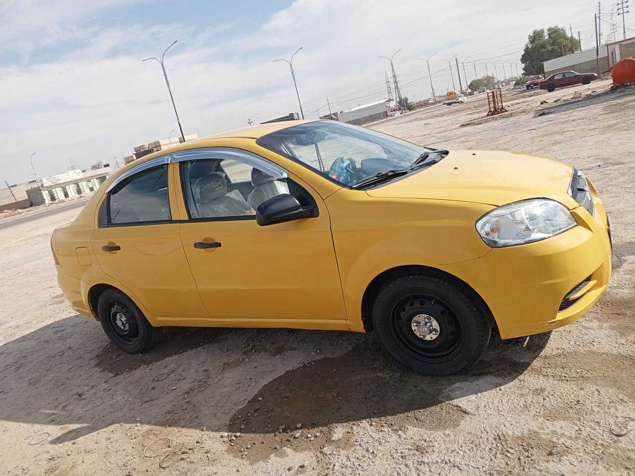 افيو خليجي هيئه غرامات مصفره موديل 2009سياره كدام عينك كامله ما بيها اي نقص تحويل بنفس اليوم السعر 50وبيها مجال بسيط***********
