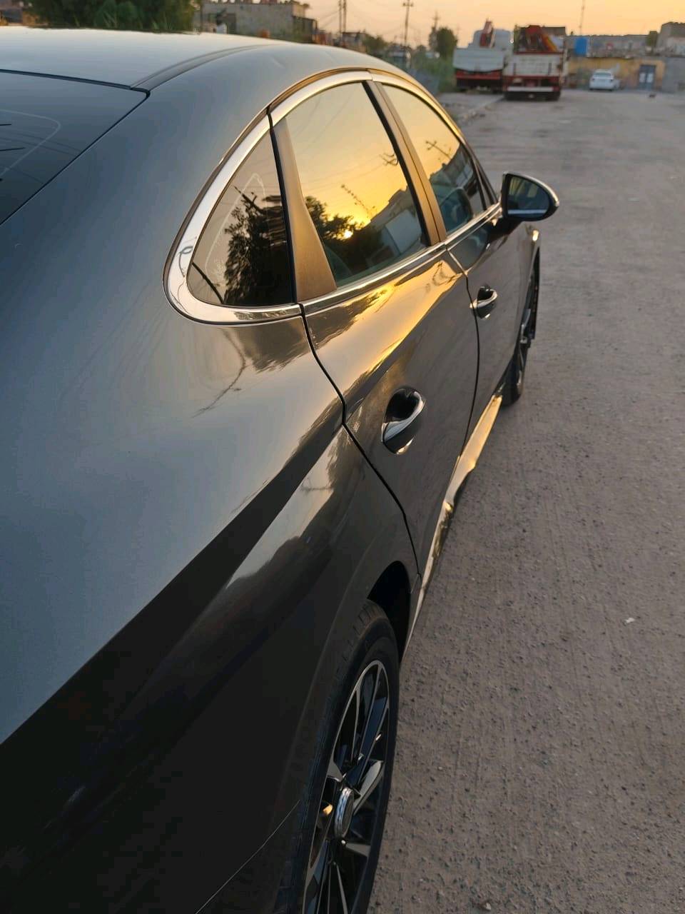 السلام وعليكم متاح سياره سوناتا موديل 2023 حره تحويل ثاني يوم بأسم المتشري وارد امريكي فول مواصفات ما عده الفتحه سياره جديده أحله من الصور حادثه جاملغ وبنيد ماشيه 47 محرك  2500 السعر 160 وبيها مجال حك الجيه مكان البصره ابو الخصيب الاستفسار الاتصال على هاذه الرقم غير متواجد ع البرنامج ***********