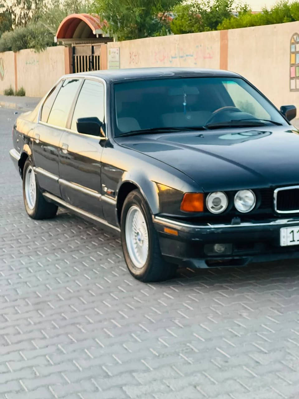 السلام عليكم BMW 740 اصل موديل 92 سيارة بلاديه  مكفوله من الصبغ والضربه السياره جارده تريد تصبغ السيارة جاهزه كير ومحرك شرط صدر جديد تدفئه تبريد شغاله كهربائيات كلها شغاله سنويه مشروع وطني الى 27 السعر 65 وبيها مجال مكاني صلاح الدين تكريت الشراي يتصل *********** ممتواجد عالفيس
