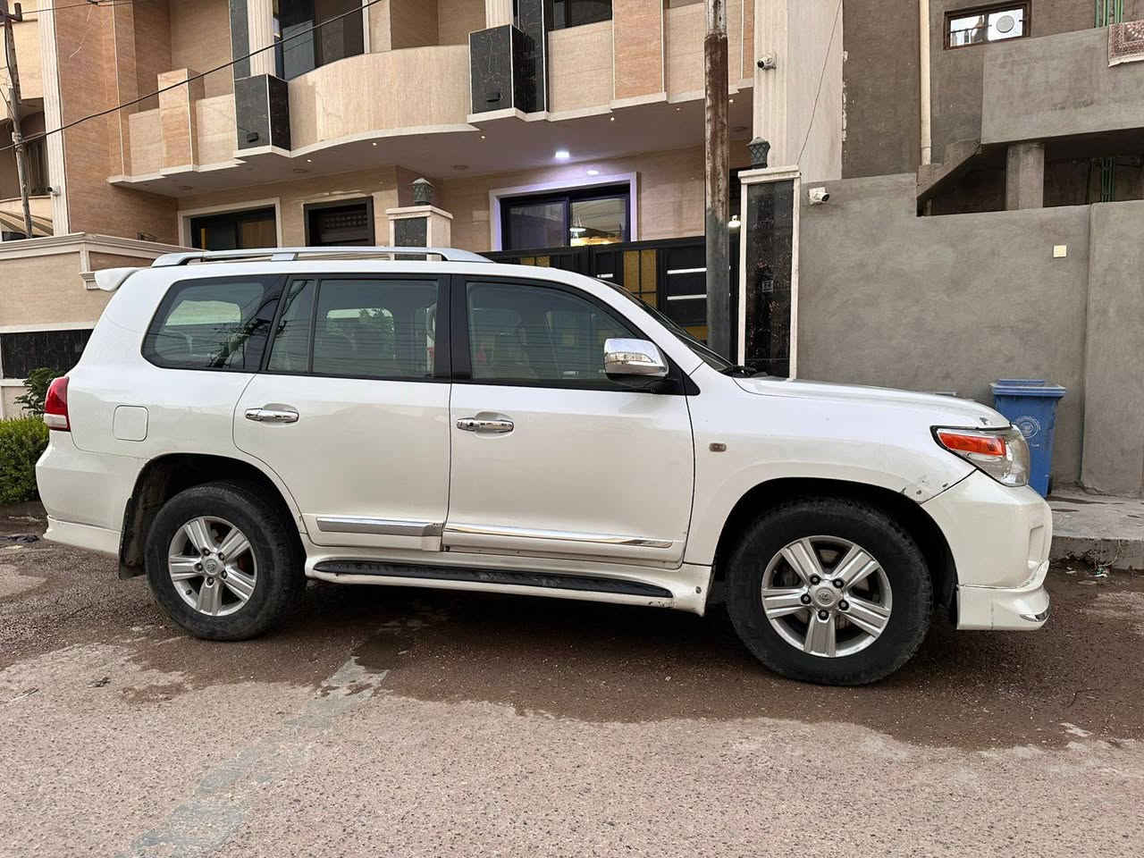 لاند كروزر 2009 بغداد /8سلندر قطعتين صبغ سيارة نضيفة مثل ما موضح السعر 255$ وبيها مجال ***********
