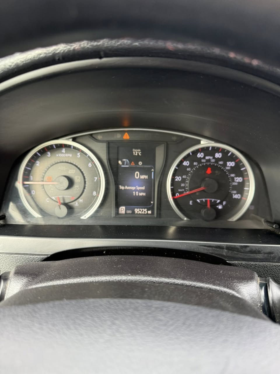 كامري وارد امريكي 2017.  SE بجم وخلف كبس بدون ايرباك
محرك 2500 تنفس طبيعي /4 سلندر 
الضرر / صفحه جهه السايق صبغ 
ماشي 95 الف مايل 
محرك كير مكفول بدون اي كلوب مشتغل بلدشبول صور ضرر مرفق بالصور 
السعر ١٤٠ مجال قليل
المواصفات SE /
كرسي السائق كهرباء . كراسي ربع جلد 
تحكمات كامله . كير بالستيرن .شاشه وكامرا 
ويل كب اصلي .
سنويه ورقم جديد لغايه ٢٠٢٩ 
تحويل وكاله جاهز. 
مكان السياره اربيل 
***********. واتس واتصال
