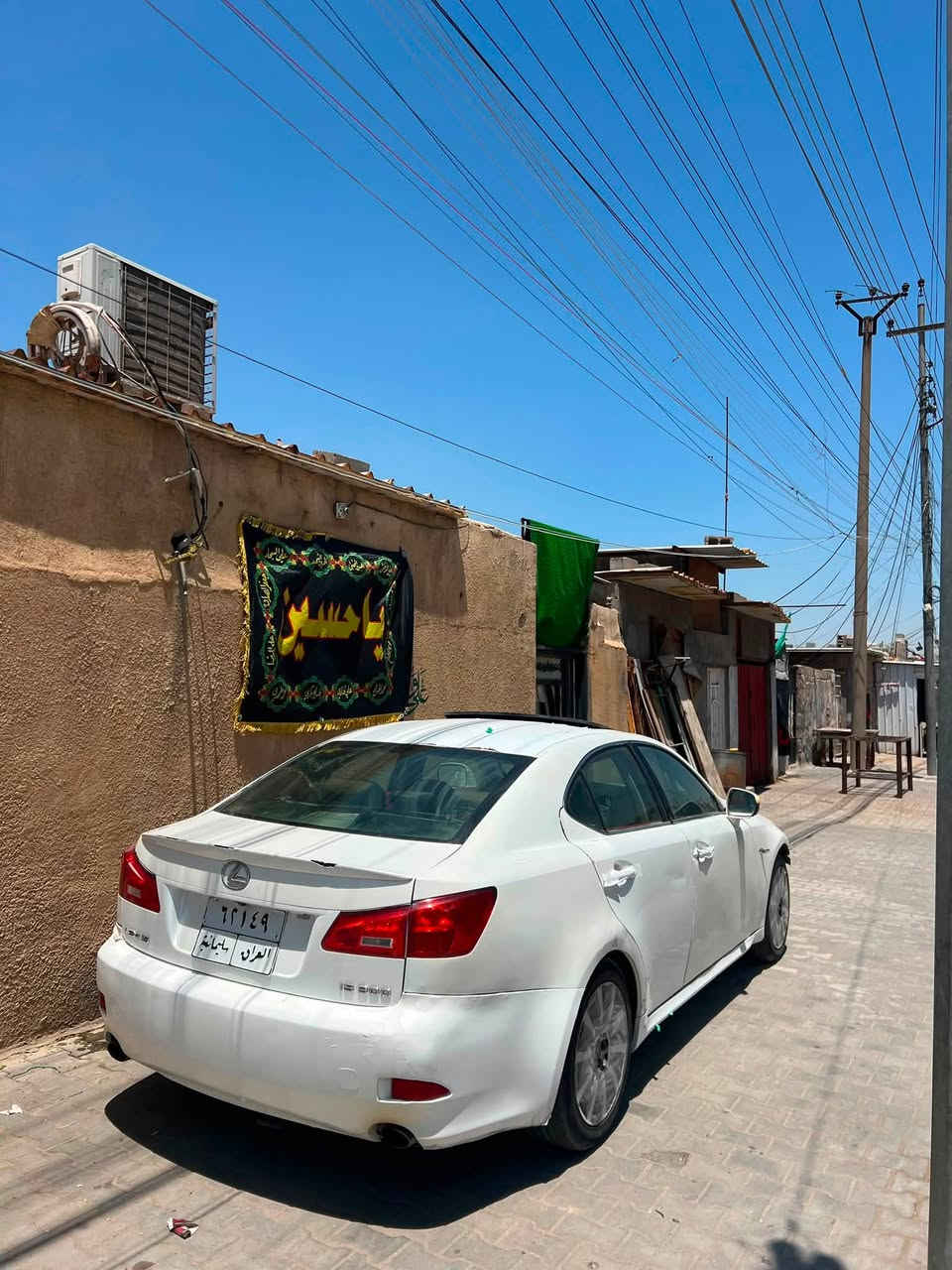 لكزس ٢٠١١ 
فول مواصفات 
كصة جنطة 
السيارة مكينه كير حدادة جاهزة 
يرادلها فقط دعامية وشاشة عطلانه
السعر ٣٢ وبيها مجال قليل 
العنوان بصرة
للأستفسار ***********
