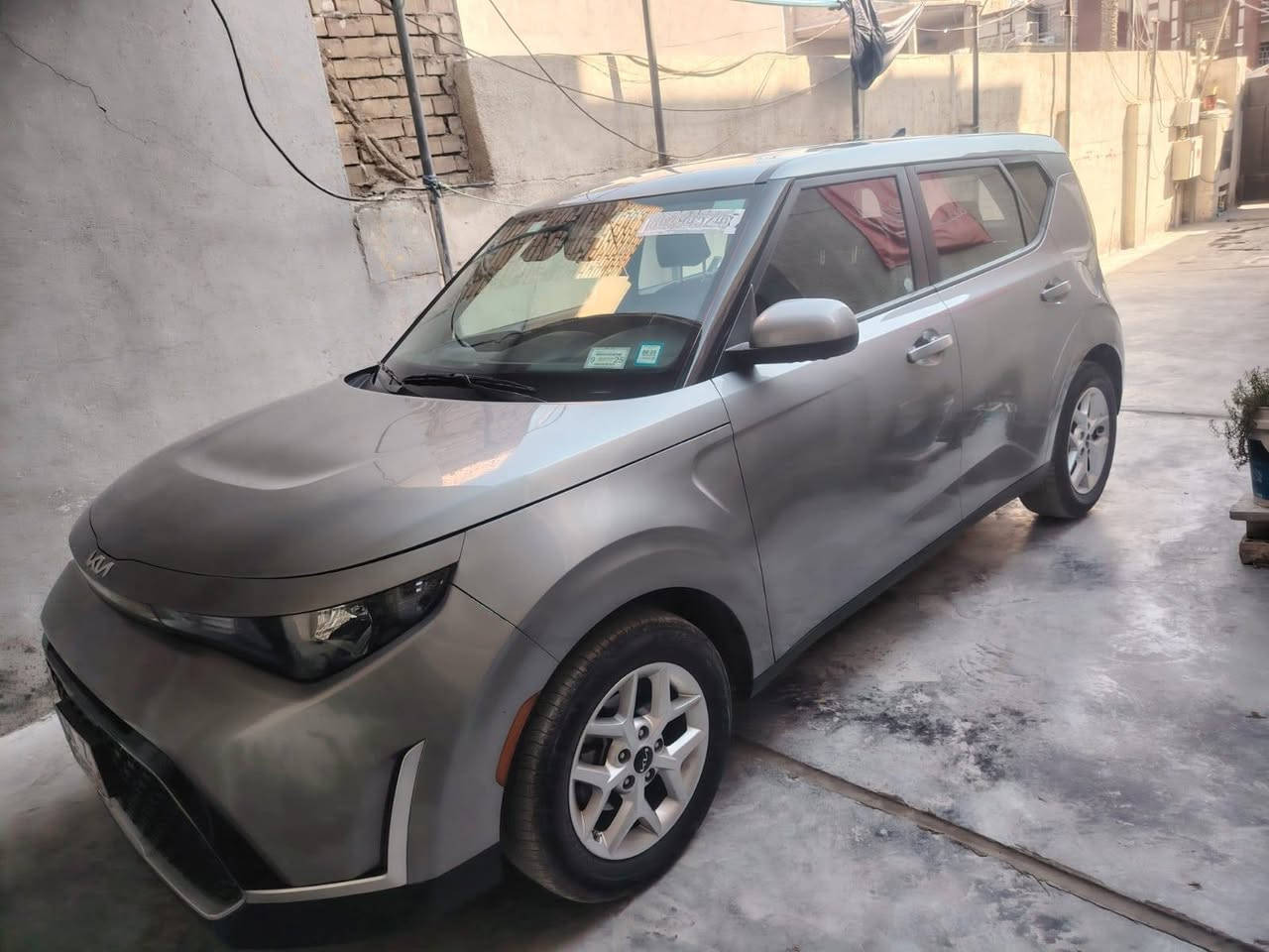 السلام عليكم صول ٢٤ محرك ٢٠٠٠ ماشيه ٢٢ بدون صبغ بدون تبديل بدون إرباك فقط بارد في بدايه البنيد موضح بالصور بغداد حي جميله للا استفسار ***********
