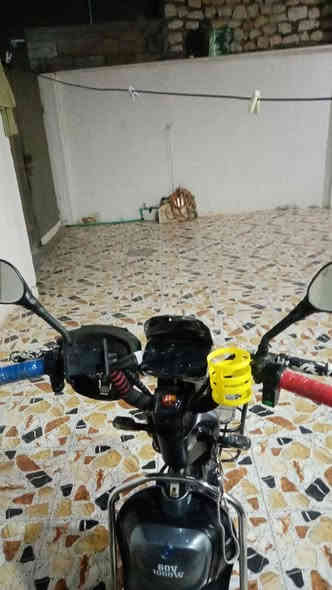 السلام عليكم دراجة شحن للبيع المواصفات عدد البطاريات 5 السرعة 80 تمشيك 65كيلو دبل امامي خلفي المكان الانبار رمادي السعر 450وبي مجال ***********
