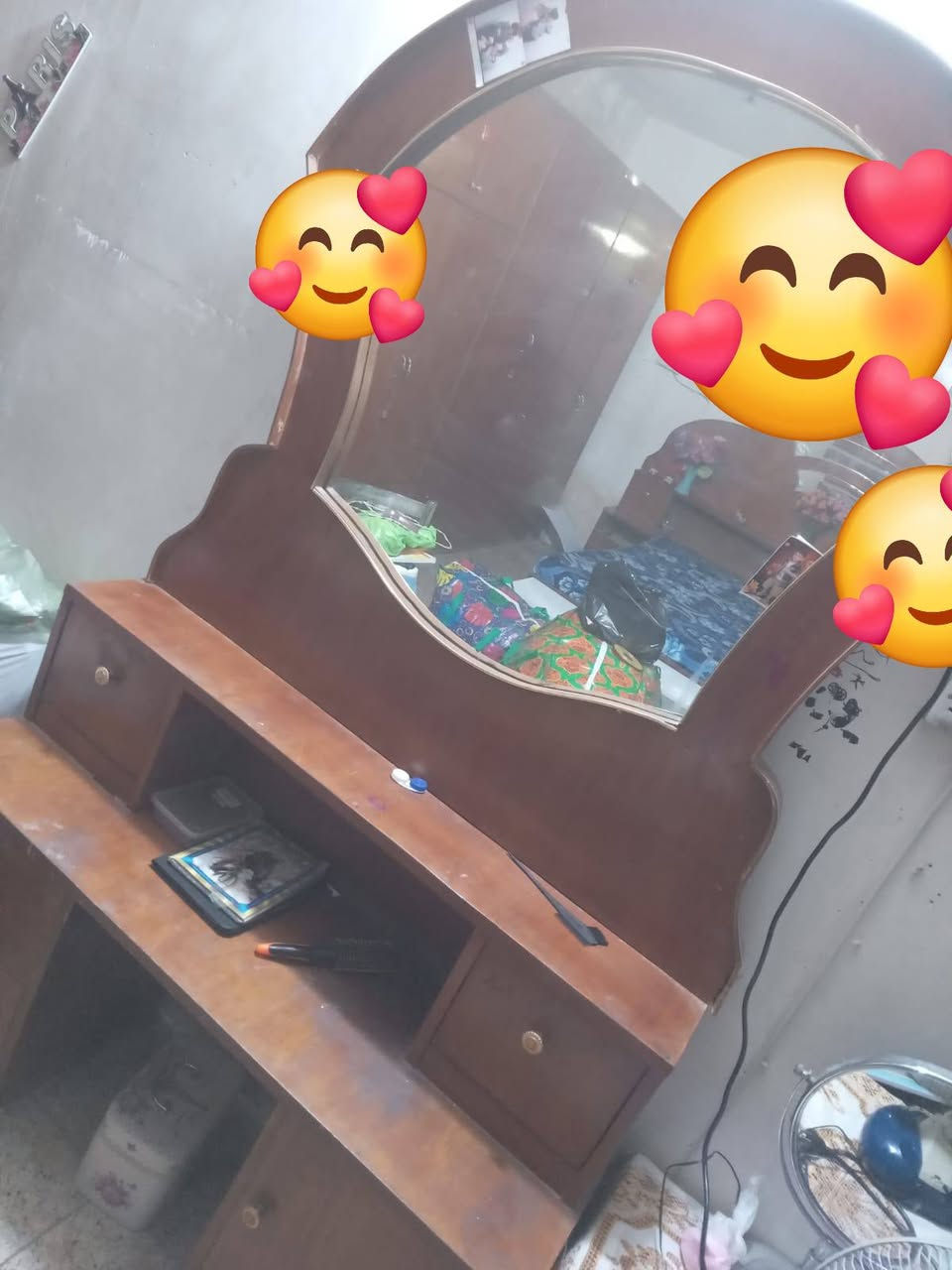 السلام عليكم.... عندي غرفة نوم مستعمله ام الملحق نجاره عراقية حالته زينه وعندي كنتور ماليزي 2باب الي حاب يشتري يتفضل خاص او يتصل على الرقم واتساب***********
