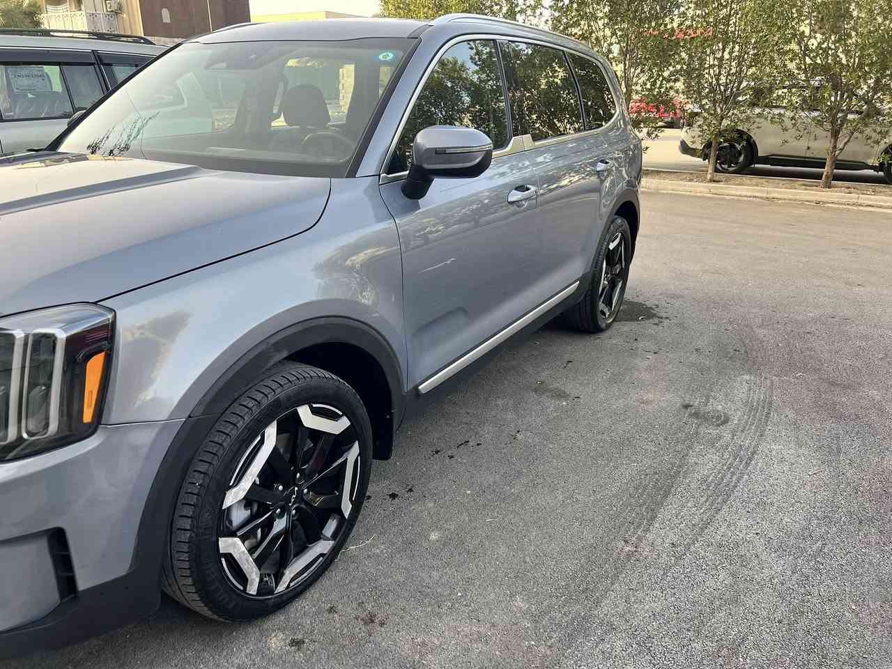 كيا توليراد2024 Ex
لون مميز بنفسجي

 رقم بغداد

 ماشية 34600KM 

مـواصـفاتها 

فئة Ex 
سلندر 6 Gdi 
فتحة سقف
بصمة
تشغيل عن بعد
كشنات كهرباء
 كشنات تدفئة تبريد
تحديد مسار
تحكمات ستيرن
نضام ابل كاربلاي
اندوريد اوتو
كشنات جلد 
كشنات منفصله VIP 
عدسات زينون
شاشة متصلة
مانع تصادم امامي/خلفي/جانب
اوتو هولد
اوتو ستوب
اشاير بل مري
لايتات امامي خلفي LED
مري شفط
جنطة كهرباء
7 لراكب كشنات فصل
صور الحادث مرفق 

سعرها 27500$

*********** 
بغداد حي الجهاد
