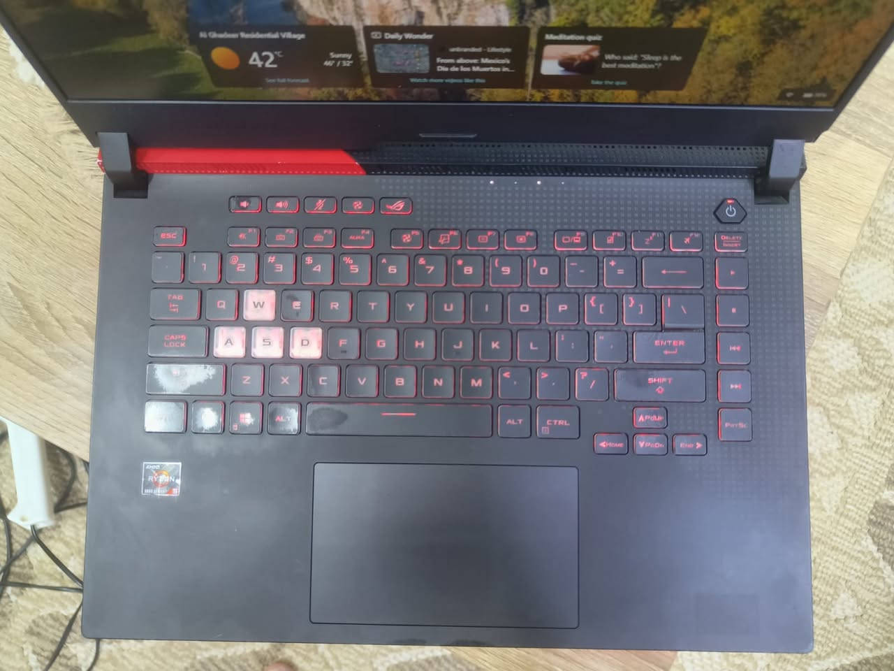 السلام عليكم لابتوب
Asus rog g15 

Processor (CPU): AMD Ryzen 5 5600H (6 cores, 12 threads)
Graphics (GPU): Nvidia GeForce RTX 3050 or 3050 Laptop GPU
Display: 15.6-inch Full HD (1920x1080)
Memory (RAM): 8GB to 16GB DDR4-3200 (upgradeable up to 32GB)
Storage: 512GB M.2 NVMe 
النجف حي ***********
السعر 850 ملاحظة جوه ال800 مابيع يعني من الاخير حتى مادوخك
