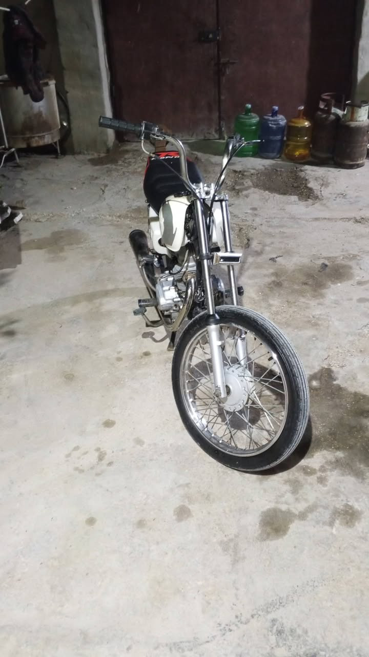 السلام عليكم
سيجي تايكر للبيع بيها جبنه جهة النمرر
بيها صوت قليل 
دراجه باقي نضيفه تايرات جدد ويلاه جدد
السعرر 200وبيها مجال 
مكان كربلاء لامن الداخلي 
***********
