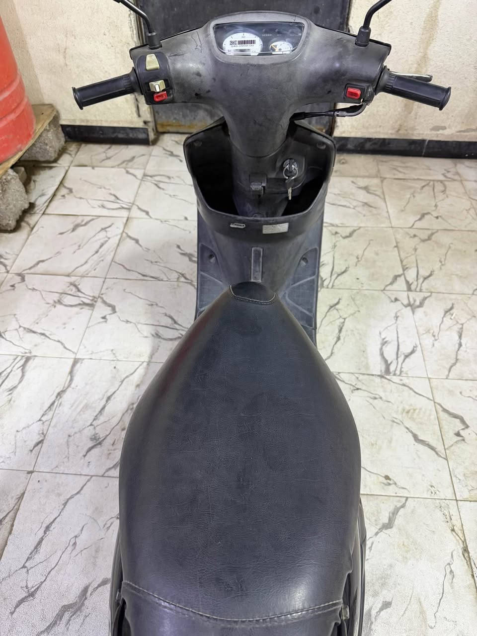 ٩زروف ياماها كلش جديدة كلها هالبلاد كفرات مكينه كروز كابريتر كهربائيات كلها بلاد وشغاله كل نقص ما بيها ونعومه وشلعه ومعدل إيميل دراجه ما متغربه جديده السعر ٦٥٠ اتصال *********** البصرة, العراق
