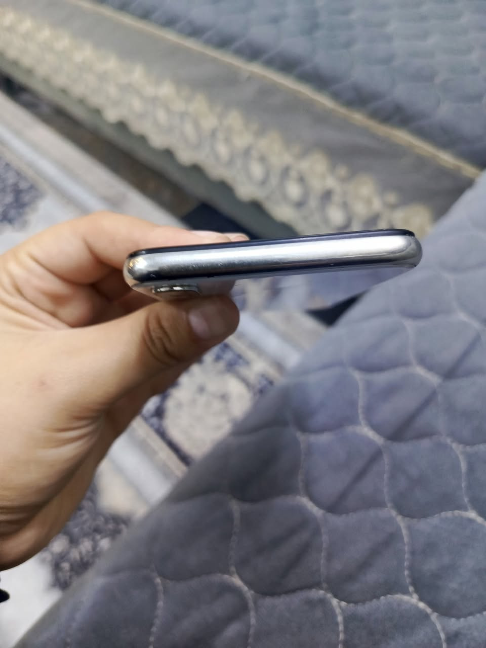 ايفون اكس اس للبيع
جهاز يردلة شاشة تبديل فقط
ذكرتة 64
بطارية 100 مبدلة
45 الف قفل بدون معاملة 
***********
تواصل خاص
