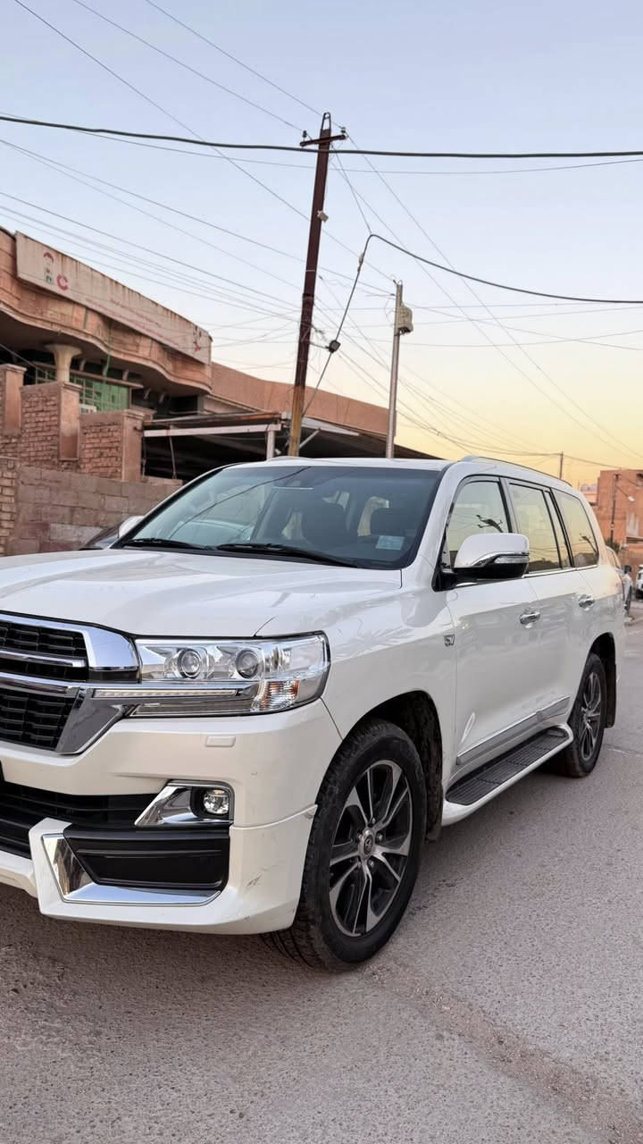 سلام عليكم لاند كروز موديل 2021. VXS ماشيه 42Km سياره جديده مكفوله كفاله عامه سونار بيها بس بيها طخه بتكمه لخلفيه مصورها سياره فول مواصفات على مواصفات بل لاند كروز مواصفات لكزز رقم بغداد بسمي v8 5700. سعر 650 بيها مجال لشراي مكان سياره بغداد /الأمين /معلمين ***********
