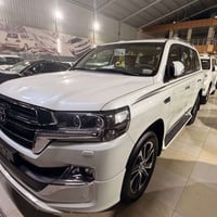 لاندكروزر GXR • ٢٠١٦ • ٨٨٠٠٠ كم