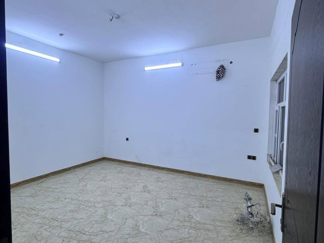 منزل للايجار في البراضعية
• المساحة: 180 متر مربع.
• التصميم: طابقين (ملائم جداً للسكن العائلي).
• التفاصيل الداخلية:
• 5 غرف نوم.
• صالة واسعة.
• غرفة استقبال.
• مطبخ.
• الملحقات: كراج سيارة.
• بدل الإيجار: 1,500,000 دينار عراقي شهرياً

تواصل الآن واحجز موقعك الاستثماري
الرضوان للاستثمار والتطويرالعقاري
Alrdwan Real Estate Investment
📞***********
📞***********
📞***********

بيع • شراء • إيجار • استثمار • إدارة أملاك

📌 رقم الإعلان: 45
━━━━━━━━━━━━━━━
ثقة • مصداقية • سرعة إنجاز • عروض حصرية • خبرة قوية بالسوق
#البصرة #عقارات #استثمار #بنوك #شركات #فرص_استثمارية #اكسبلور #اكسبلور_ضيفونا #إكسبلور_ضيفونا #إكسبلور
