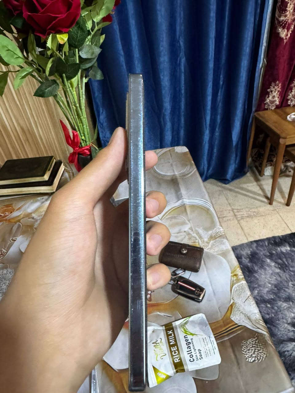 سلام عليكم انفنكس جيتي ٢٠ برو جهاز نضيف كلش فقط بي دكمة التعلي وتنصي مكسورة  هاي الزكه  مكسورة الشاشة شخط مابيها بس الدكمة ال تعلي وتنصي مكسورة بس تشتغل كلشي مابيها جهاز نضيف غراضه كاملة ويا الكارتونة والشاحنة السعر ٢٥٠ ألف قفل مكاني بغداد الكرادة ماعندي توصيل الرقم ***********
