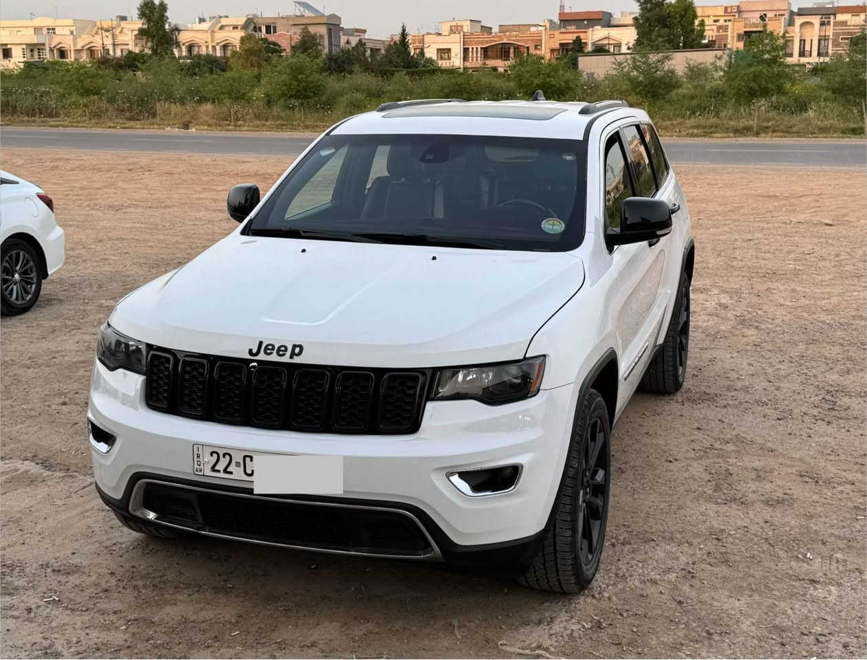 جييپ گراند چيروكى 2021 limited 
دەبڵ ئه كسله 4x4
ته نها 79مايل روّشتوه
هیچ مەسرەفێکی تێدانیە 
 بەس بۆنیت بێ ناوگرتن
ئێرباک سیستەمە دەژبول
ڕقم تازە تایەو ویلی گۆراوە
گێر و مەکیەنەی بەشەرت 
هیچ کێشەیەکی تێدا نیە
*********** أربيل, العراق
