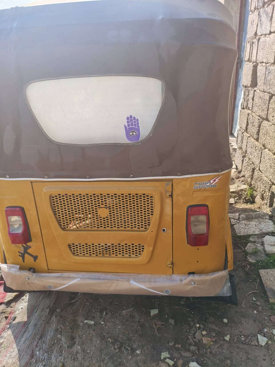 تكتك لبيع موديل 21 تكتك نضيفه كشر ومحرك سعر 4500اوراق تكتك كله شغاله وجاهزه يريده  يتصل مكان قضاء الحي ***********
