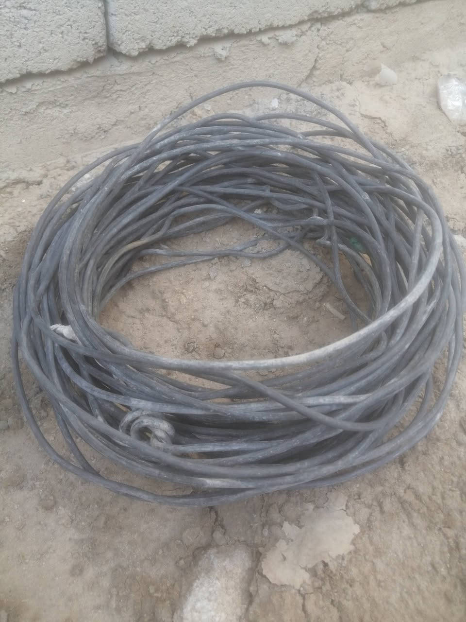 غراض للبيع ماطور ماء+شيلمانه طول أربعة ونص+كيبل نحاس اب ٦ +ضفيره فافون اب خطين اب٥٠ الاستفسار *********** غير متواجد على خاص
