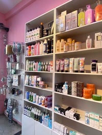 محل كوزمتك • بضاعة وديكور • السيدية