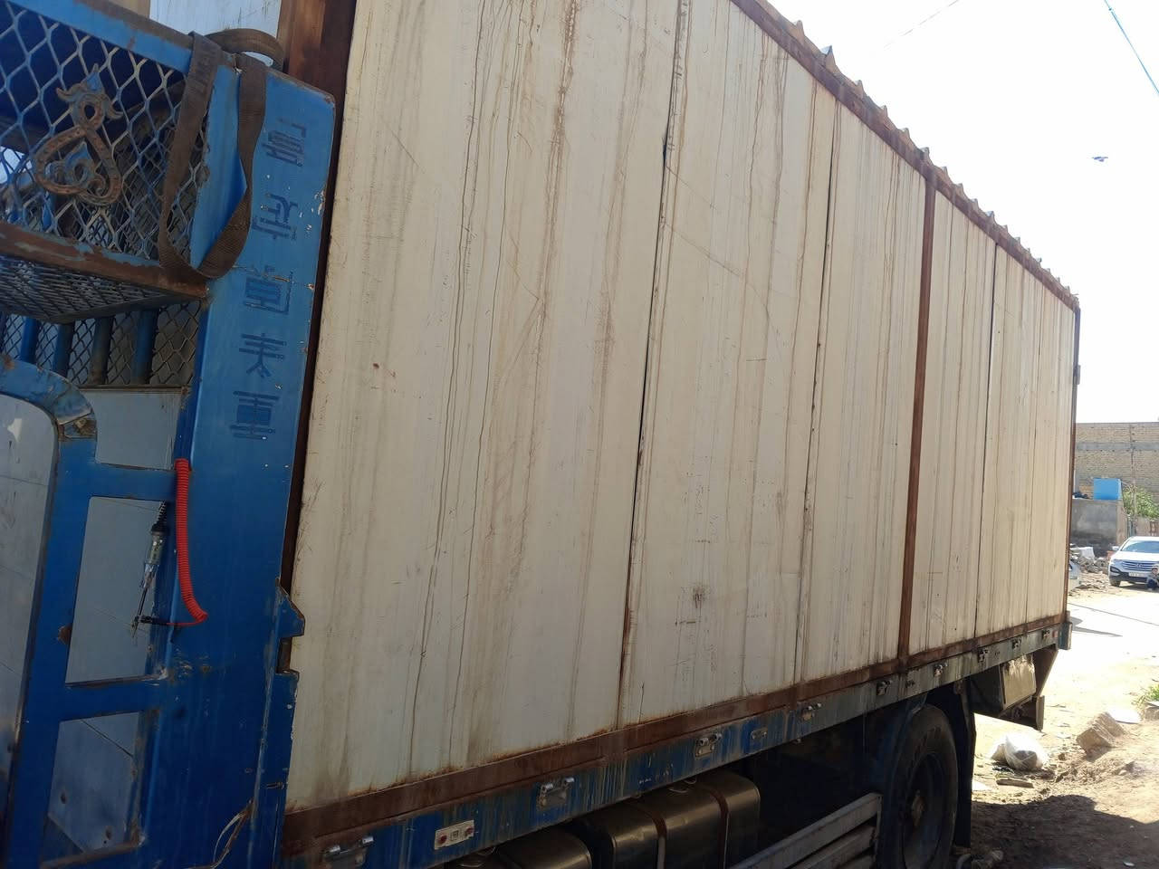 بدي لبيع ٦متر ارضيه جكر حديد قواطع جنل منصوب عليها كرفان سندويج إرتفاع مترين ونص عرض مترين ونص سعر ١٥ ورقه اتصال *********** وات ساب
