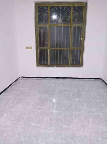 على بركة الله يوجد بيت ركن 200م للبيع غرفتين نوم صاله استقبال مطبخ حار وبارد مجموعة صحية داخليه وخارجيه بيت جديد ستوه كمل بناء درجة اولى حي اور الثانية ركن مقابيله حديقة 
الفرع إلي يم انور ابو المطعم 
الاتصال على الرقم ***********
