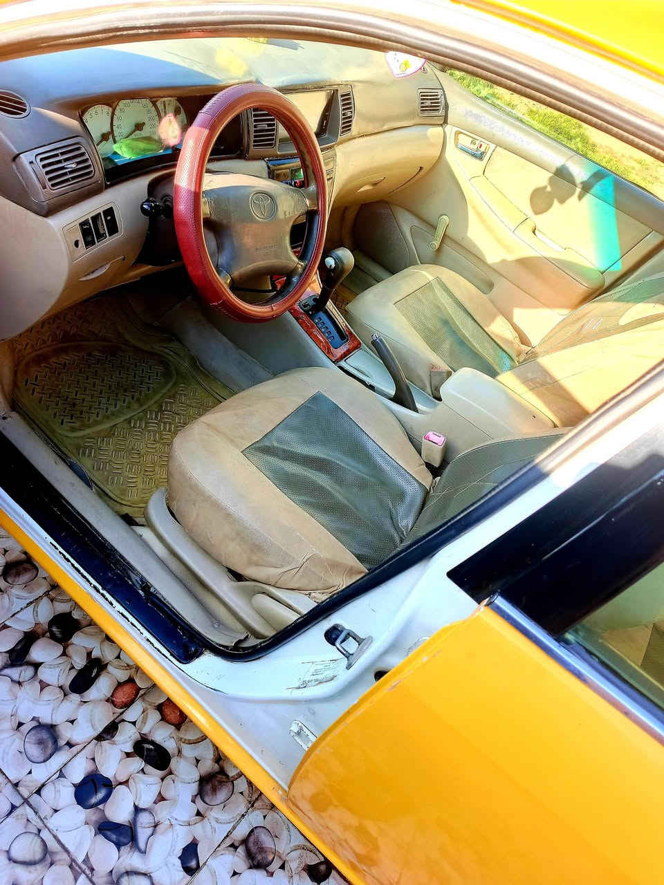 السلام عليكم كورلا بيكاتشو 2006 وارد خليجي رقم انبار بسمي انكليزي سنويه قريب 28 تدفئه تبريد  خير من الله بيها خيط بخار ما مئثر تخم تاير جديد باتري جديد صدر امامي خلفي جديد امصفر هيئه  تحويل ثاني يوم السياره  بيها طخه جامرلوق خلف السايق ومصلحه فقط بدون دواخل السعر 59 وبيها مجال ***********
