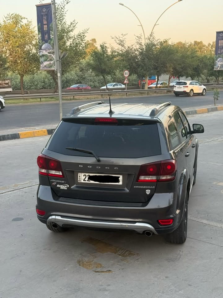 للبيع دوج جورني موديل 2018 السياره فول مواصفات عدى الفتحه . 3 قطع تبريد . محرك 6 سلندر .السياره بيها صبغ بوند و جاملغ . سعرها 118 ورقه و  مكانها الموصل  
***********
