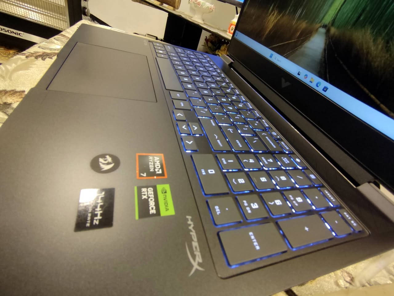 السلام عليكم شباب
قطعه اخرى من HP VICTUS 16 بعتاد اقوى!!  
الجهاز مع الكارتونه بنضافه جدا عاليه بدون اي خلل او ملاحظة
ياتي بعتاد احترافي
شاشه حجم 16 انش الوان ديناميكية 123%SRGB بمعدل تحديث 144فريم بدعم ADAPTIVE SYNC
استجابه ضوئية 

معالج احترافي من AMD 
RYZEN 7-8845HS WITH RADEON /780m GRAPHICS
توربو معالج يرتفع حتى 5.25GHZ 
بما يعادل الجيل الرابع عشر فئه HX الثقيله 

كرت الشاشه المنفصل تحفه من
NVIDIA RTX 4070-8GB 140W DLSS3 + FRAME GEN
نسخه 140W لتقديم اقصى اداء

رامات 16GB نوع DDR5 بسرعه 5800MHZ 
هارد 512M.2 قابل للتطوير

بطاريه ساعتين استخدام عمل استخدام 

افضل نضام تبريد تربل هيتسنكس بارد جدا تحت الضغط 

نضام صوتي محيطي محيطي من DOLPY 

اكيد الجهاز احترافي جدا لكافه الكيمنك الثقيل او الهندسه او المونتاج 

السعر مليون و ٣٤٥ الف فقط
بغداد ويوجد توصيل
تواصل***********
