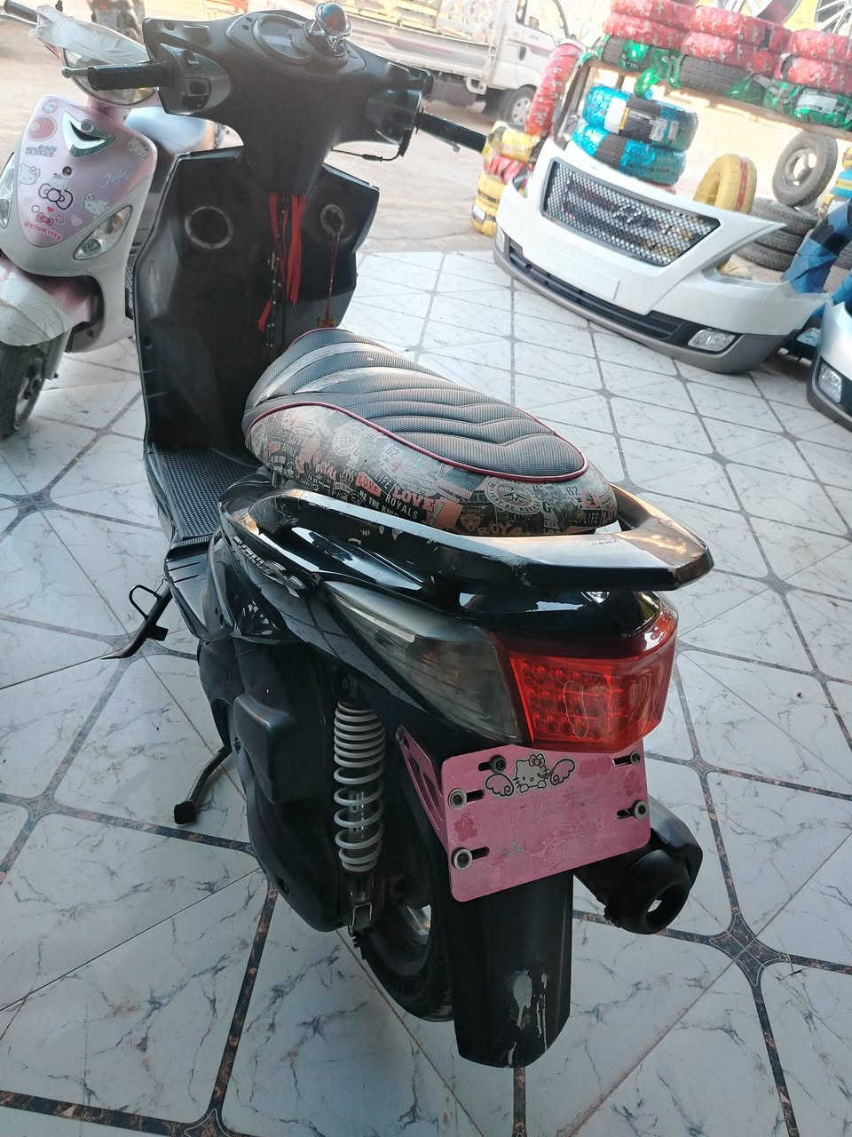 سكنس فحل لل بيع 
جهزه من كلشي ما بيها نقص
مبدل بوشه فقط
مال جناي
السعر ٩٥٠
بابل الحمزه الغربي شارع الجمعيه
***********
