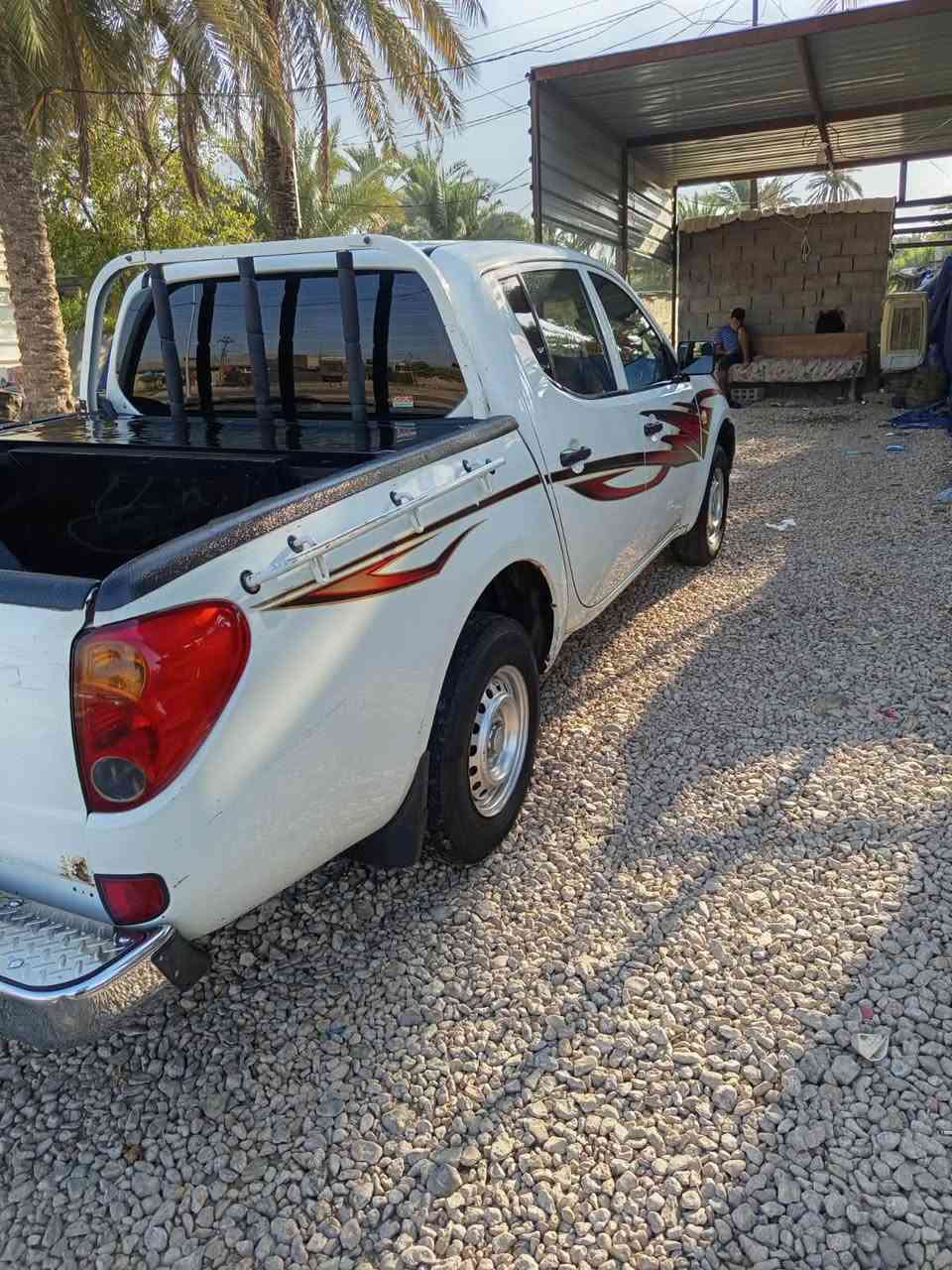 l200   2010 مكفولة من الصبغ والضربه فقط بارد بباب الصدر سيارة جديدة وجاهزه تخم تاير جديد حداديه تبريد ثلج منظومة غاز رقم قادسية الجديد بسمي  السعر 110 وبيه مجال المكان حلة حي الجزائر ‭***********‬
