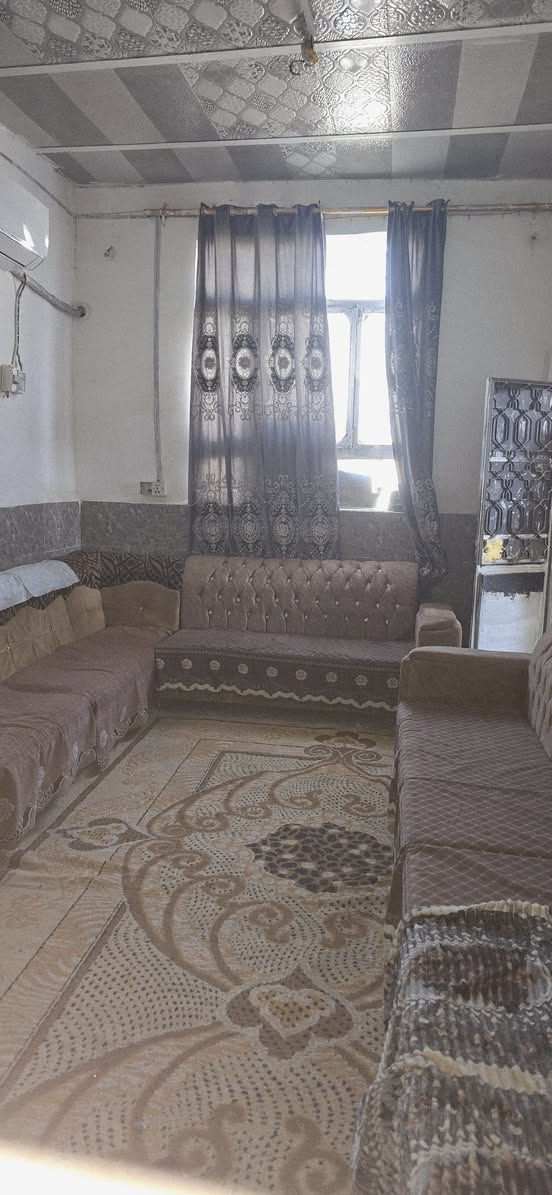 ١٠٠متر ب٢٧مليون  عنوان الدار النجف الأشرف كوفه شارع شهيد قرب صوره الوائلي  تجعيب وبناء بلوك عكاد  يجتوي على غرفتين نوم صاله مطبخ صحيات استقبال  عنوان المكتب الكوفة شارع المعمل قرب شارع المطار القديم مجاور صيدليه بلال مقابل صيدليه زحل جوار شارع سيد حبيب 
***********
***********
