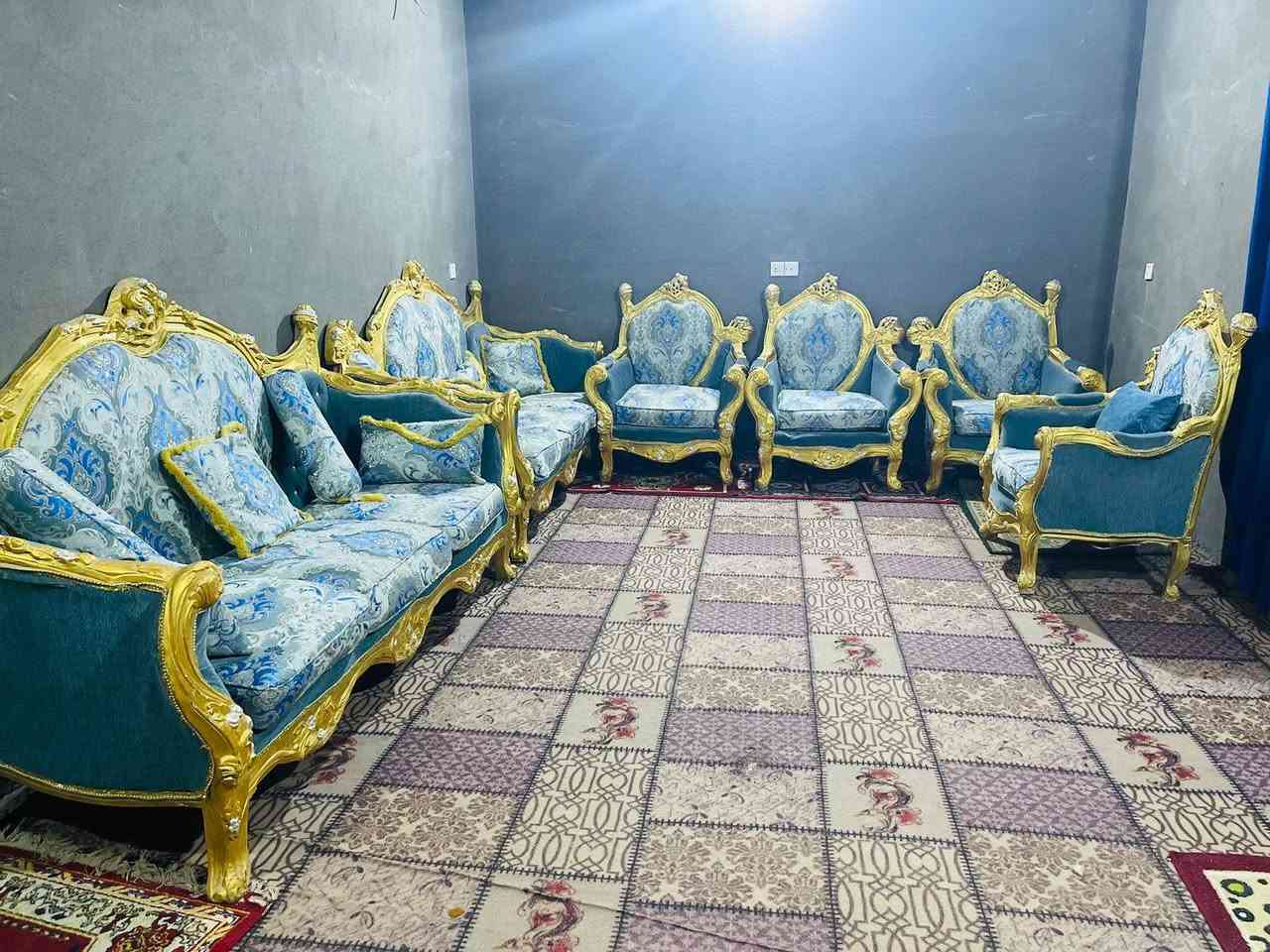 السلام عليكم عندي تخم مصري 10 مقاعد للبيع المكان قضاء الصويره الشراي يجي خاص لو على هاذه الرقم ***********
