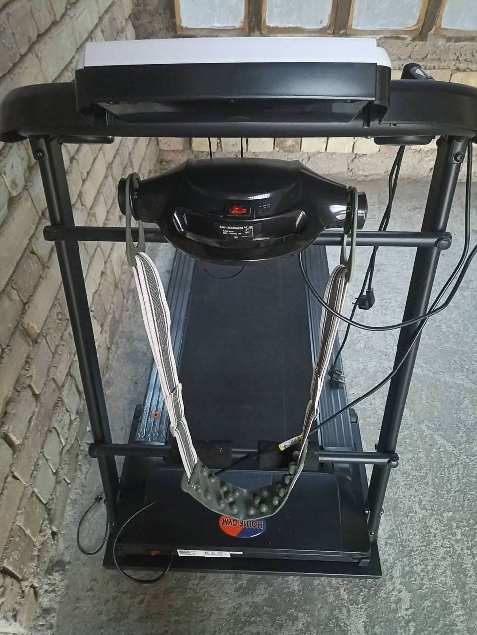 جهاز جري استعمال قليل نظيف
السعر 250 وبي مجال بسيط 
الاتصال على الرقم     ***********
