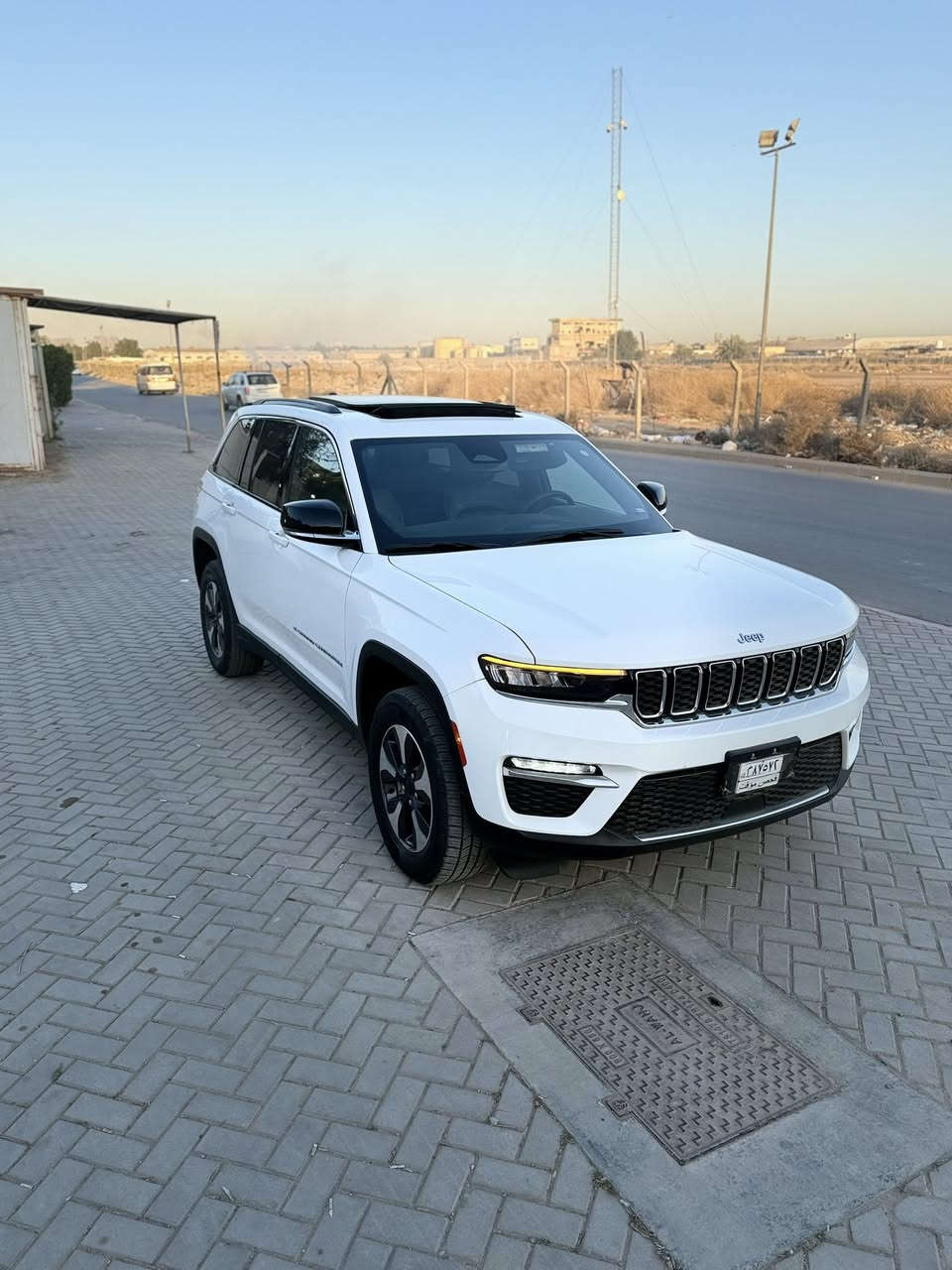 السلام عليكم جيب كراند شيروكي 4XE 2024 وارد امريكي
           

‏Jeep Grand Cherokee 4Xe 2024 2.0L

         حجم المكينه : 2000  تيربو + هايبرد + بلك ان 

المسافة المقطوعة : 30 الف ميل

حادث السياره : باب خلفيه معدله و مصبوغه الوره السكن
                         

          حالة الايرباك : سليمه بدون ايرباك

#مواصفاتها

1.بصمه

2.ستيرن تدفئه

3. تشغيل عن بعد

4.دمام خلفي

5.كشنات جلد

6.كشن السايق ميمري

7.كشنات كهرباء

8.صندوك كهرباء

9.حساسات خلفيه

10. قطع تبريد 

11.اشاير بالمري

12.رادار امامي

13.رادارات 360

14.ثلاث وضعيات قياده

15. بنوراما فتحتين

16. كير ماوس

17. نظام منحدرات

18. هيترات بالكشنات 

19.ويل كب كروم

20.لايتات لد

21.بكلايت لد

22.كشافات

23.بصمة ابواب

تستلم مرقم و جاهز بسم المشتري مباشر

#السعر : 325$ و بيه مجال 

تفاصيل اكثر هذا ☎️رقمي ***********تحياتي 

مكاني بغداد الزعفرانيه
