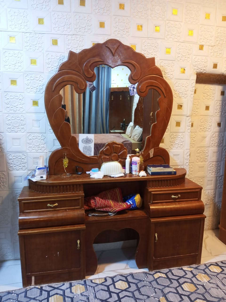 ملحقات غرفه خشب ثقيل ونضيف للبيع سعرهن 150 اتصال هاتفي ***********
